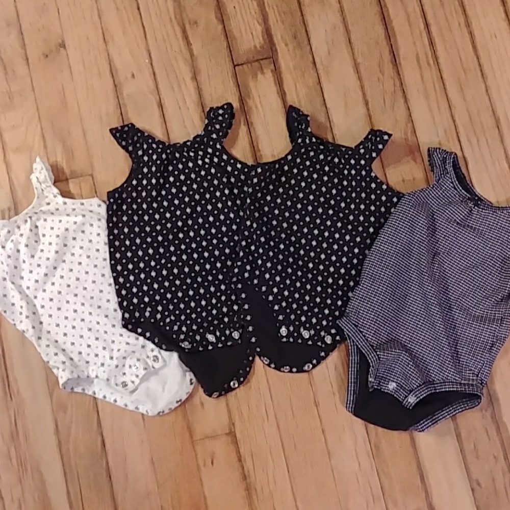 Lot / 4 Carter's tank onsies